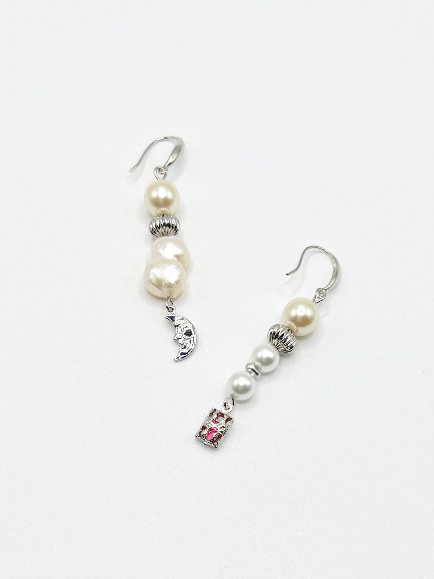 99 Moon motif pierce - Silver