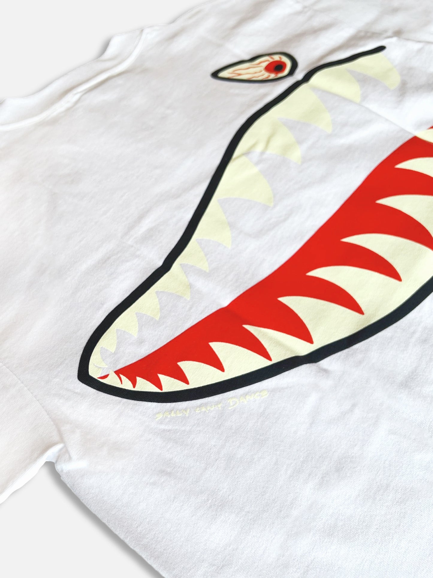 SALLY CAN'T DANCE S/S T-shirts Shark Face White