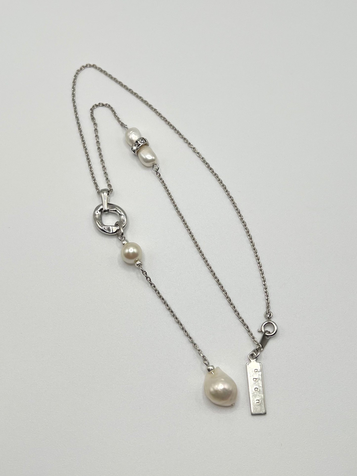 Swaying pearl necklace - silver