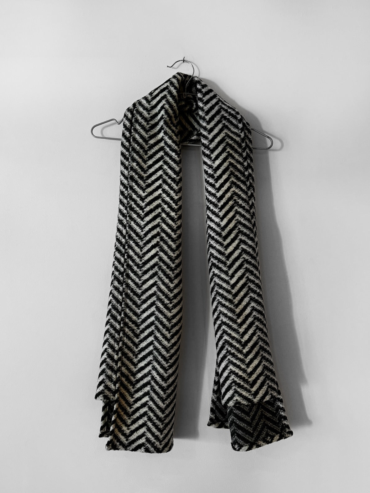 Geometric pattern scarf BW - small