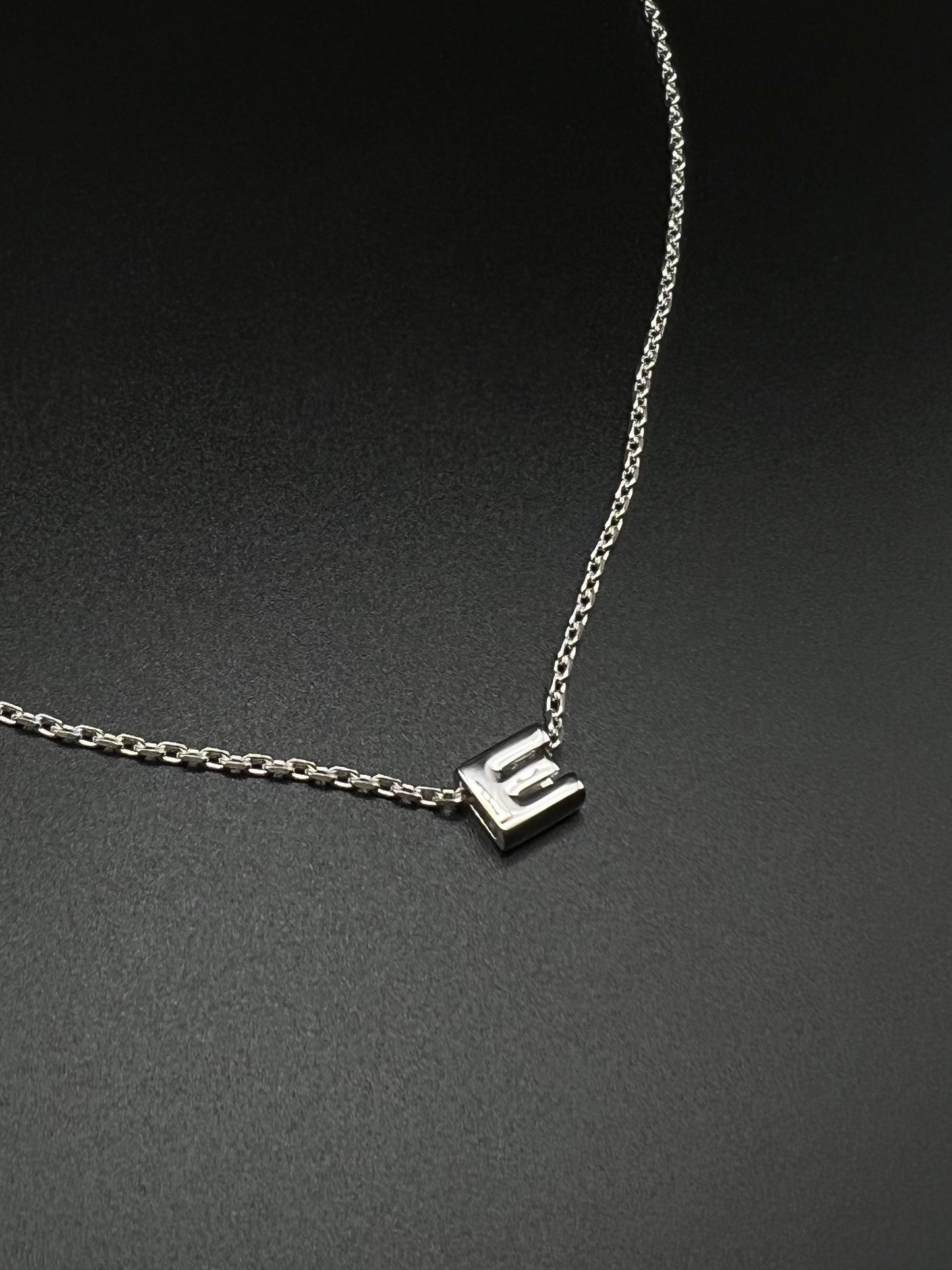 1212 Initial "E" necklace -silver925